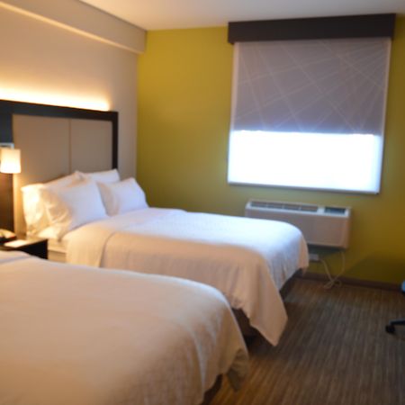 Holiday Inn Express Maspeth By Ihg New York City Exterior photo