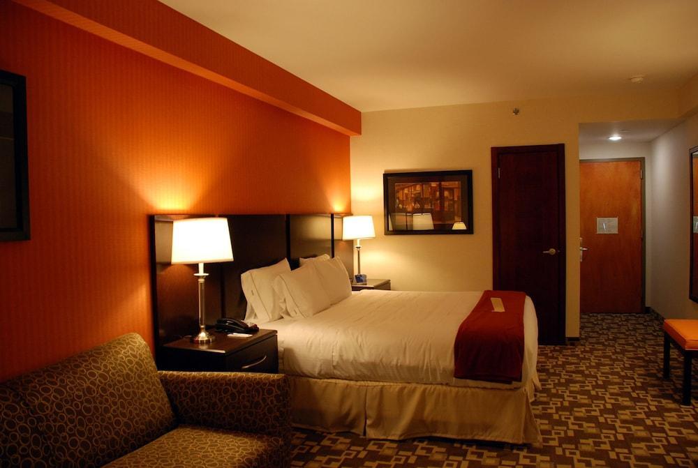 Holiday Inn Express Maspeth By Ihg New York City Exterior photo