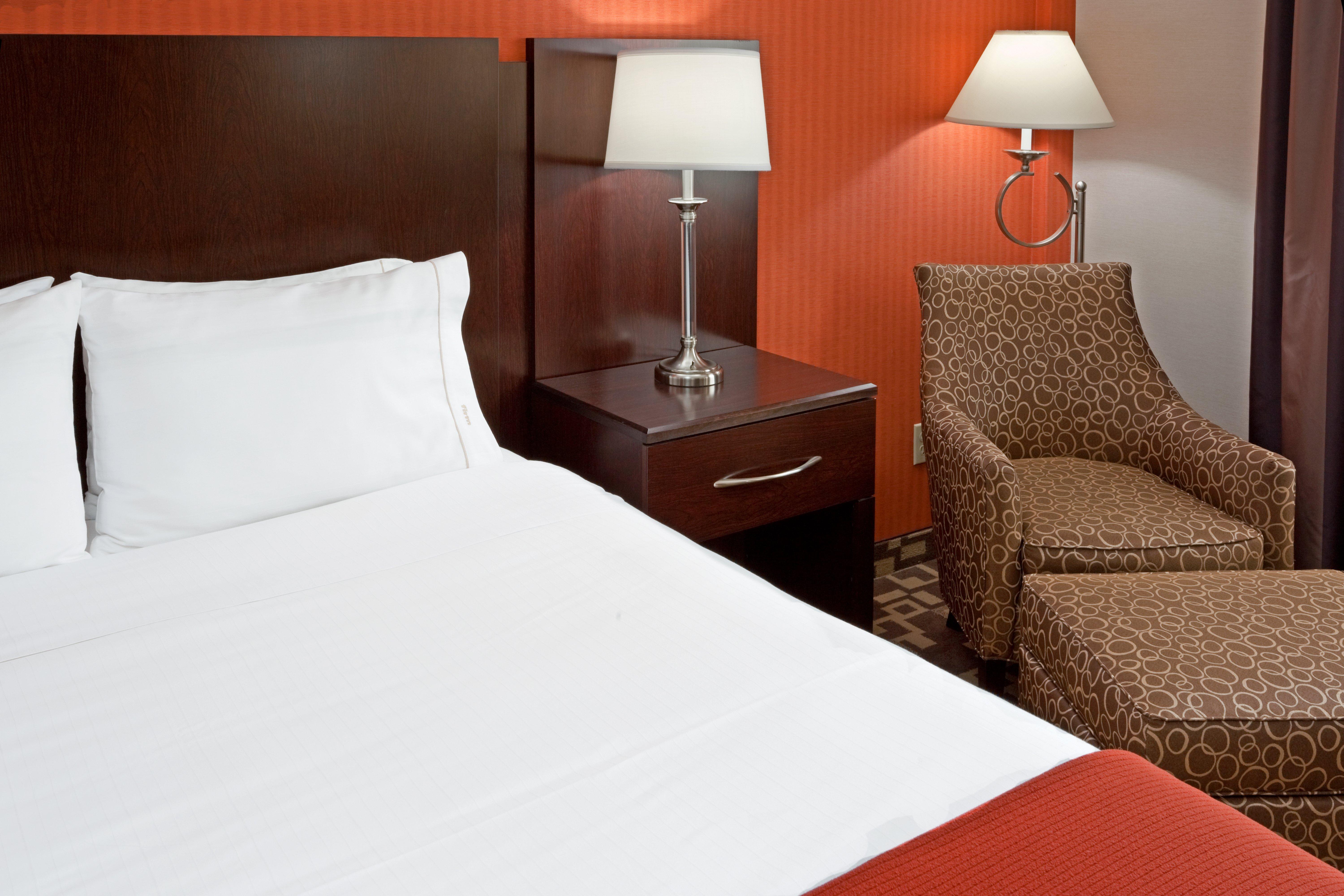 Holiday Inn Express Maspeth By Ihg New York City Exterior photo
