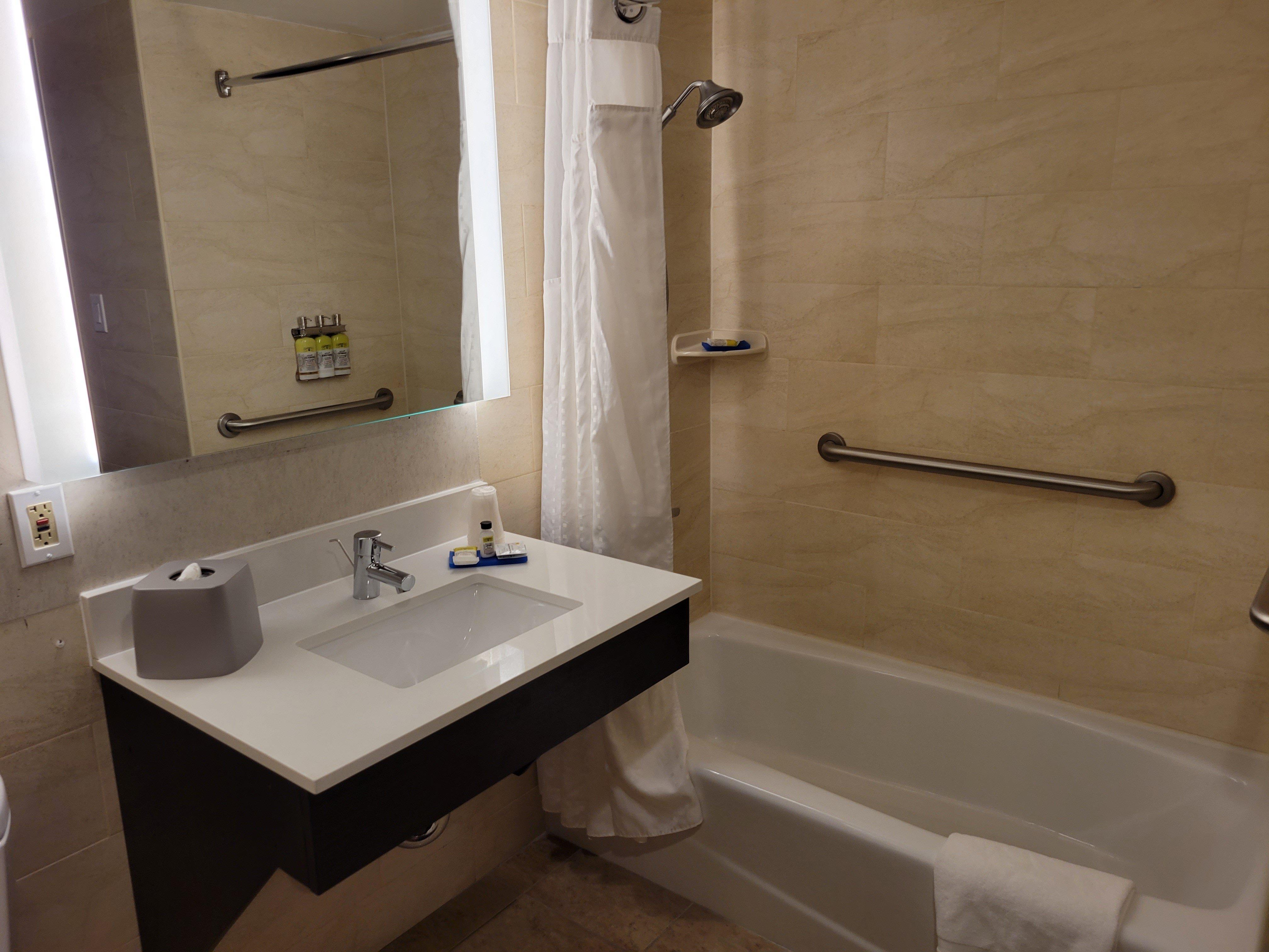 Holiday Inn Express Maspeth By Ihg New York City Exterior photo