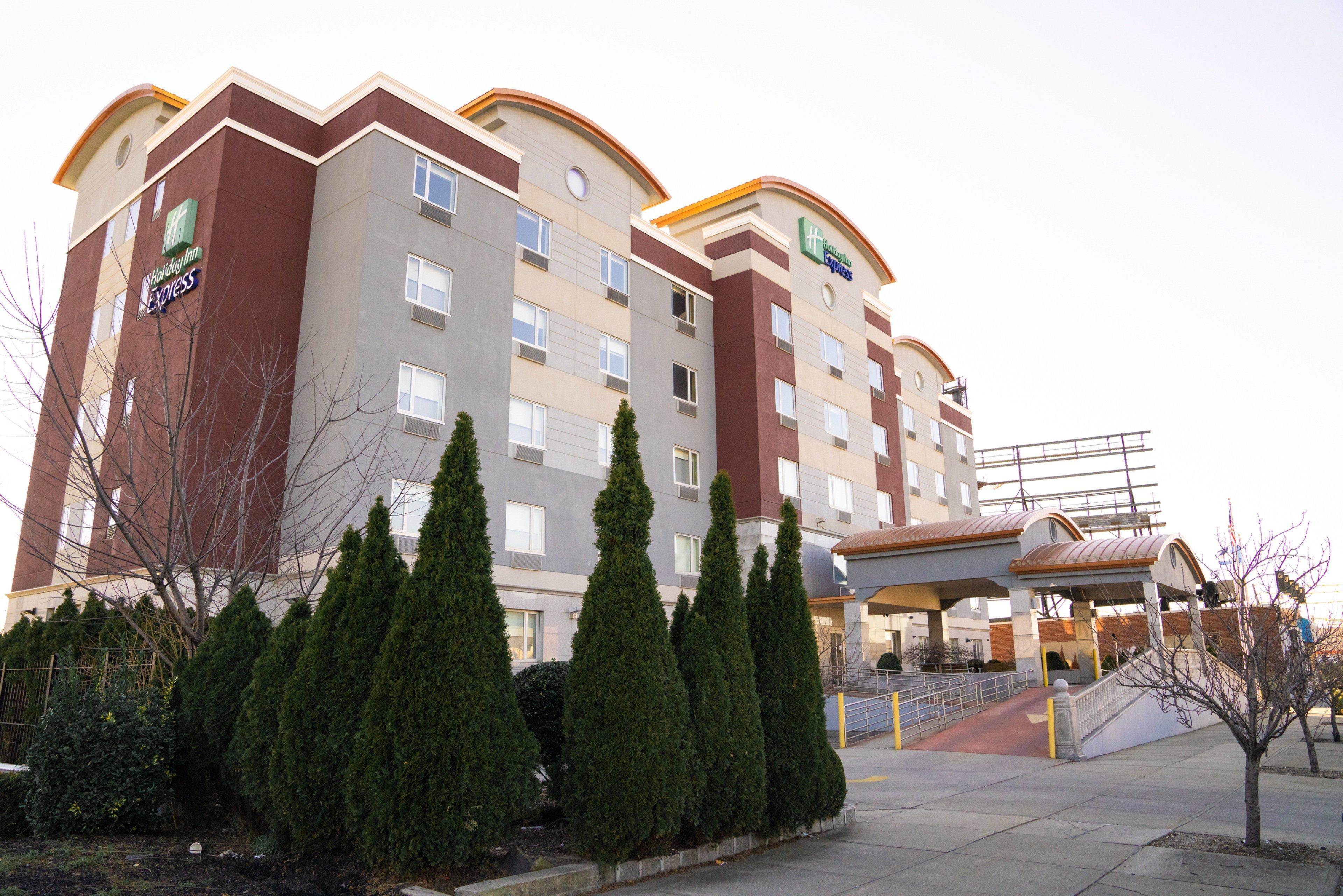 Holiday Inn Express Maspeth By Ihg New York City Exterior photo