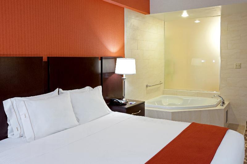 Holiday Inn Express Maspeth By Ihg New York City Exterior photo